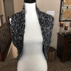 Bébé sweater vest.